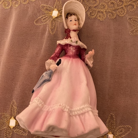 Vintage L’amour China Hand painted Lady Figurine KW24286 - Picture 2 of 9